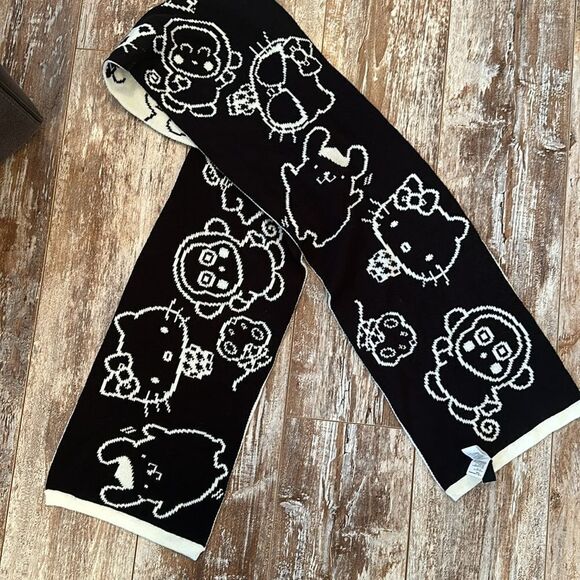 Hello Kitty x Forever 21 scarf - Picture 2 of 4